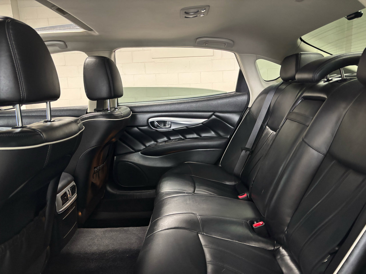 Used 2018 INFINITI Q70 L 3.7 image 12