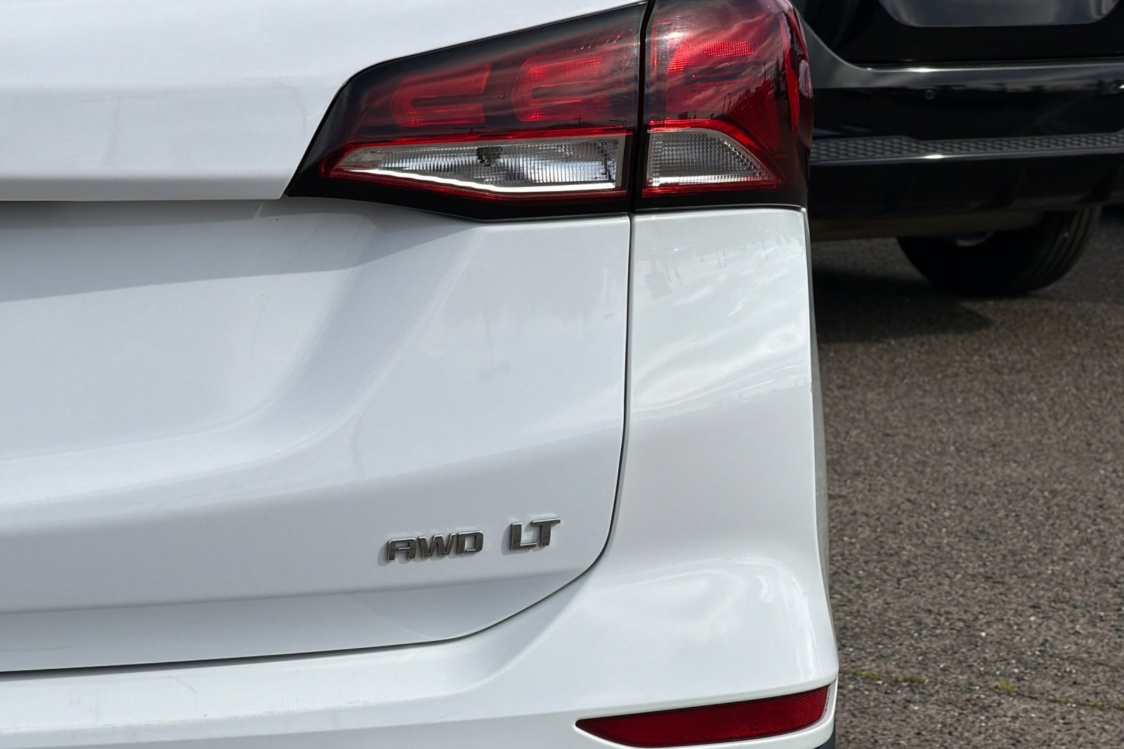 Used 2024 Chevrolet Equinox LT AWD/4WD image 8
