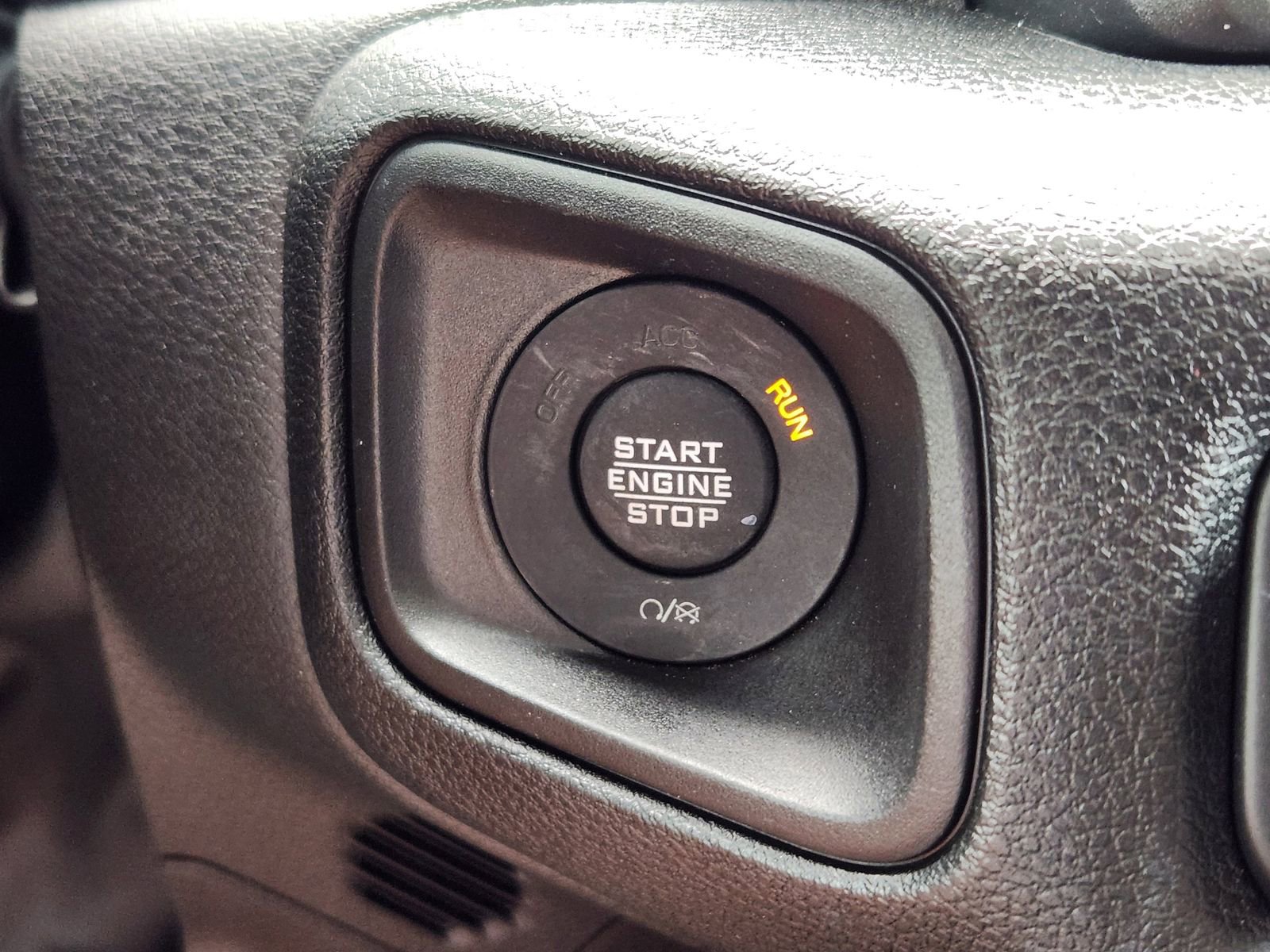 Used 2025 Jeep Wrangler Sport image 23