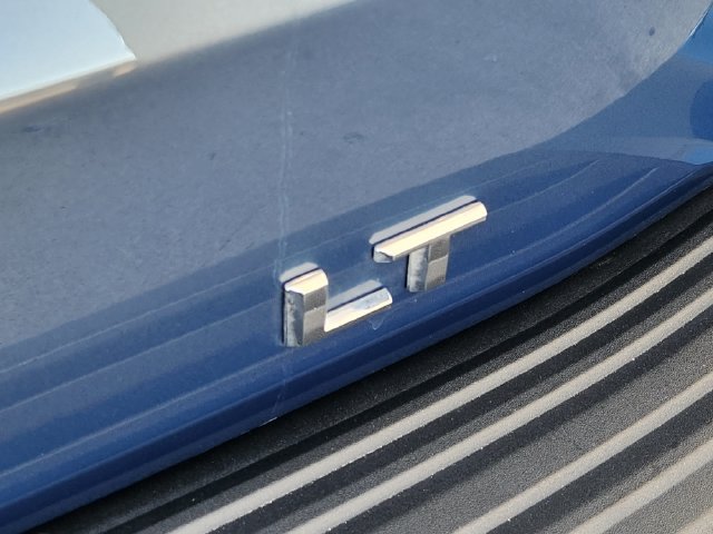 Used 2025 Chevrolet Suburban LT w/ Comfort Package AWD/4WD image 9