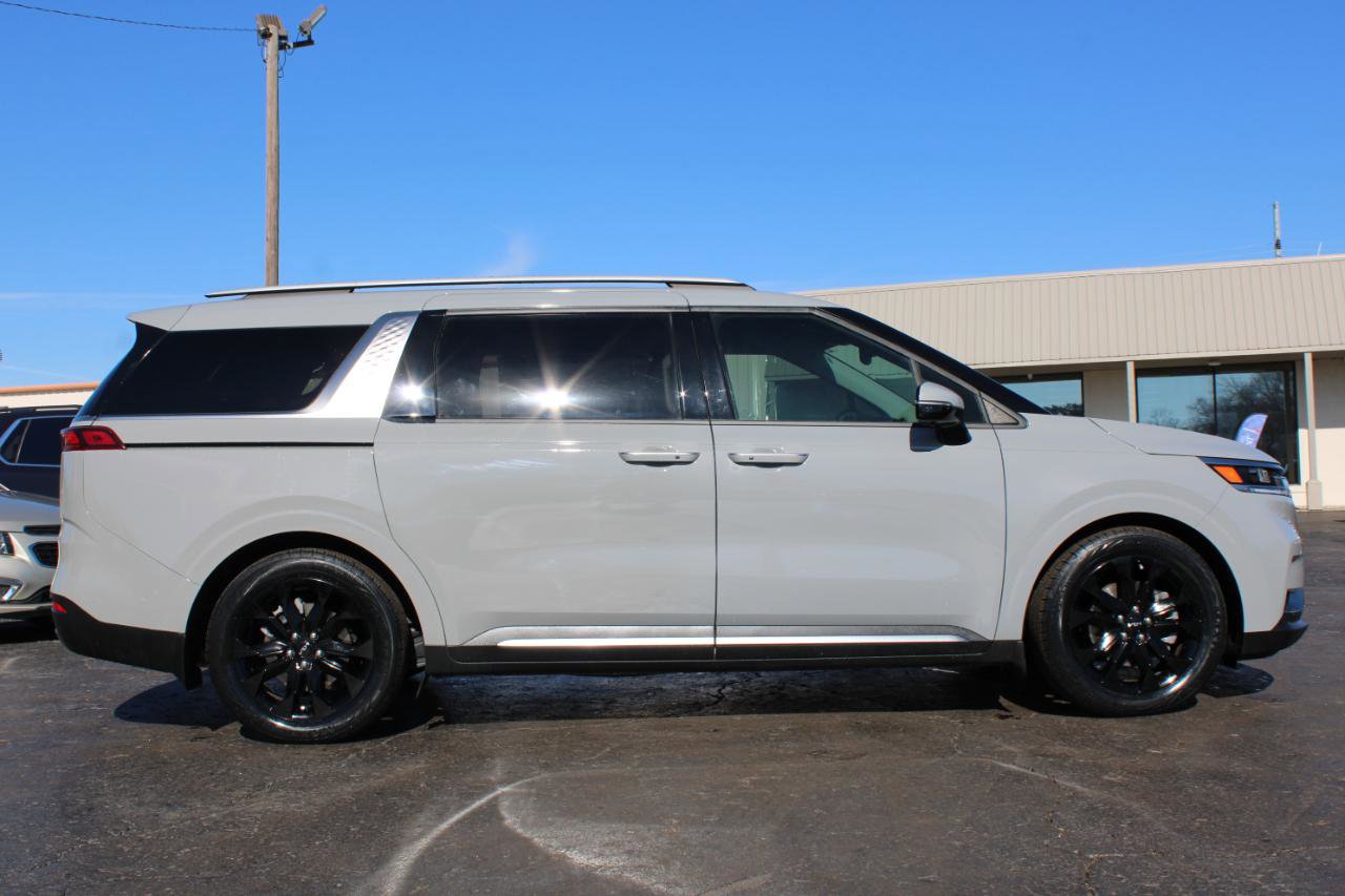 Used 2024 Kia Carnival SX Prestige image 3