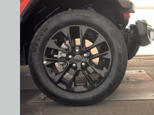 Used 2025 Jeep Wrangler Sahara 4xe image 20