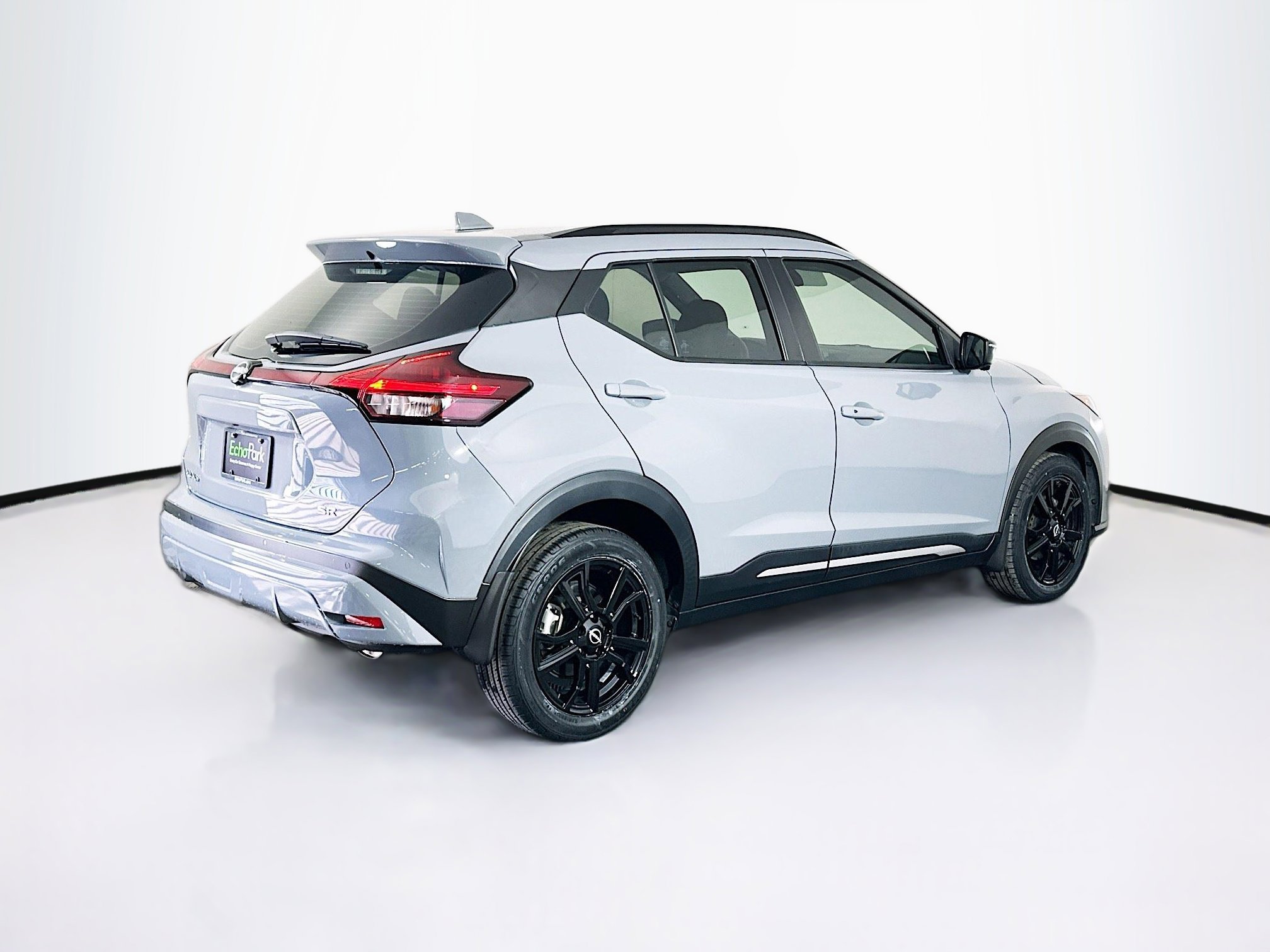 Used 2023 Nissan Kicks SR image 9