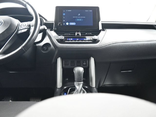 Used 2024 Toyota Corolla Cross LE FWD image 13