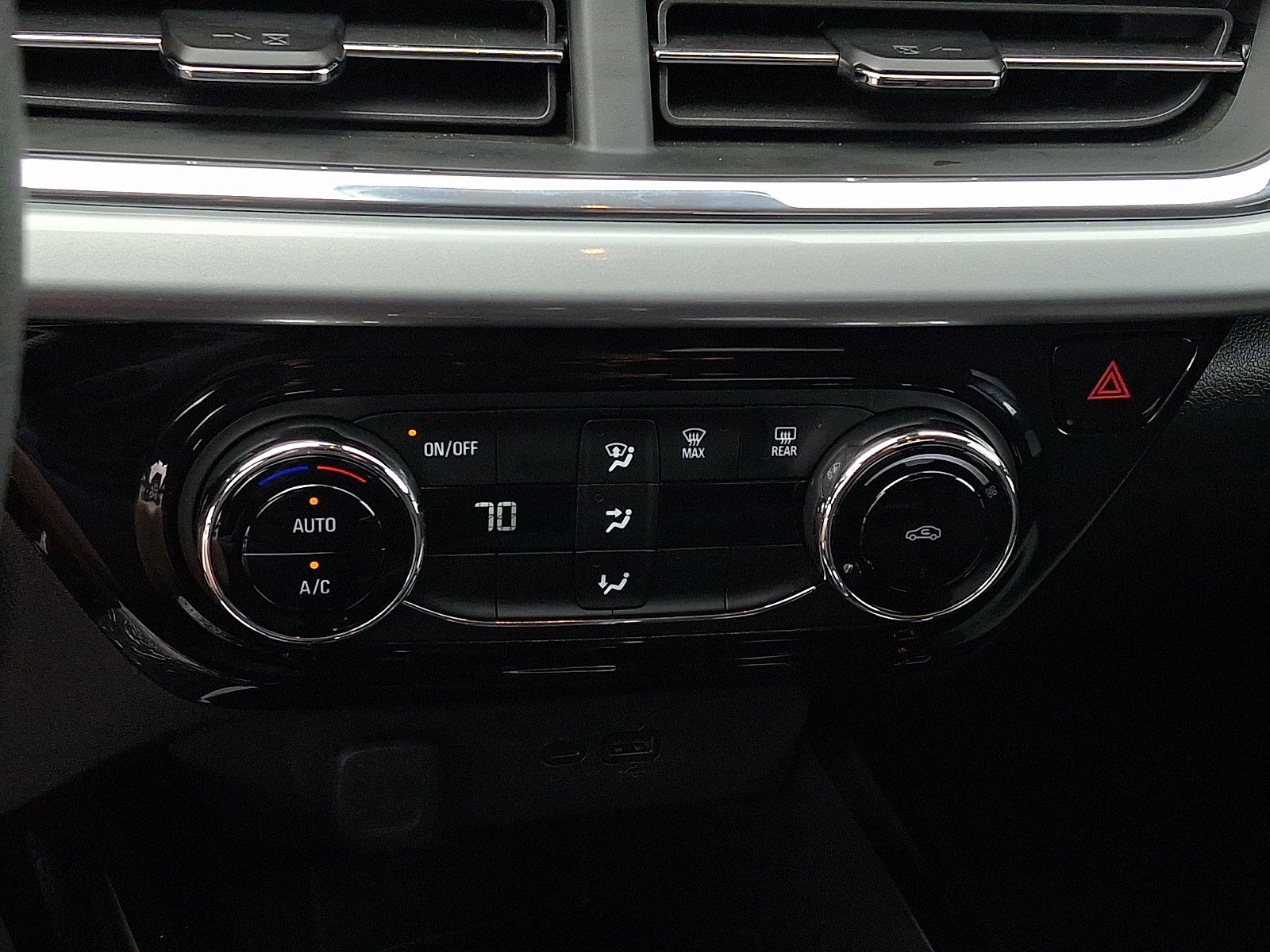 Used 2025 Chevrolet Trax LT FWD image 14