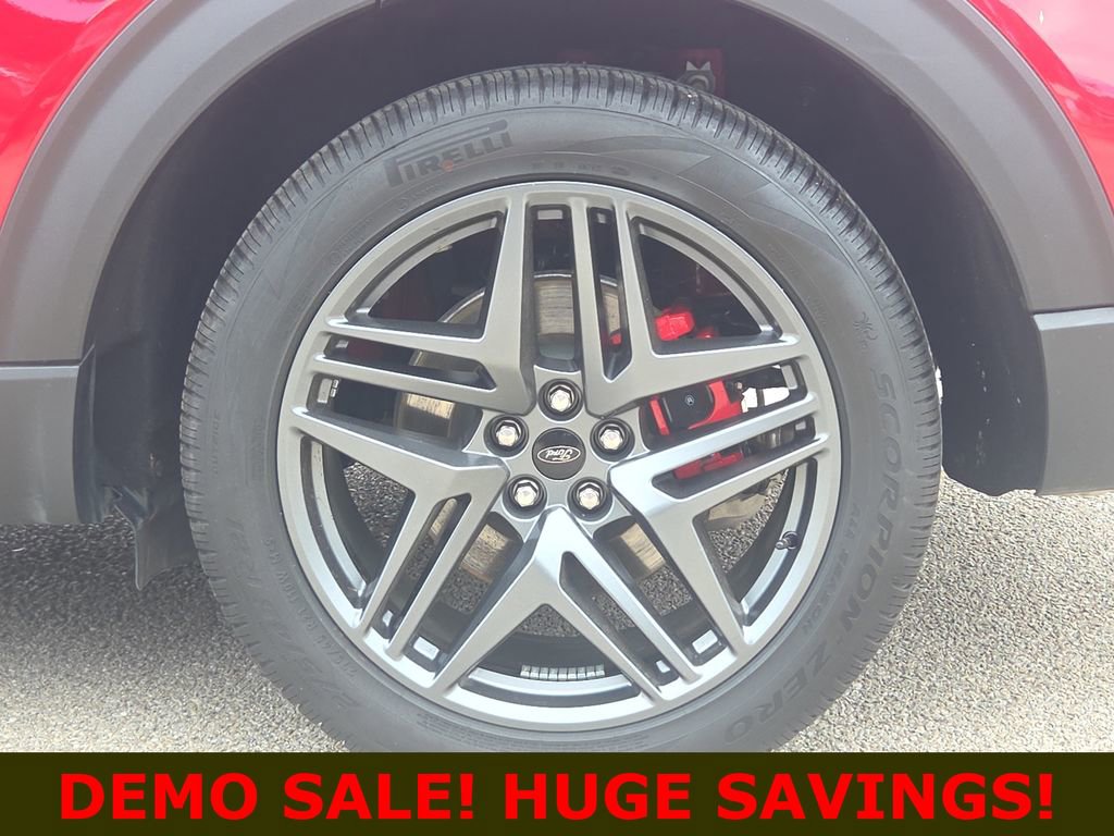 Used 2025 Ford Explorer ST image 9