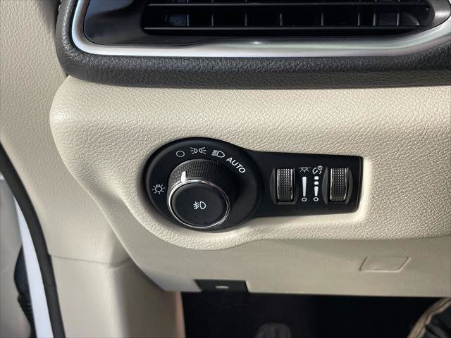 Certified 2023 Chrysler Pacifica Limited FWD image 13
