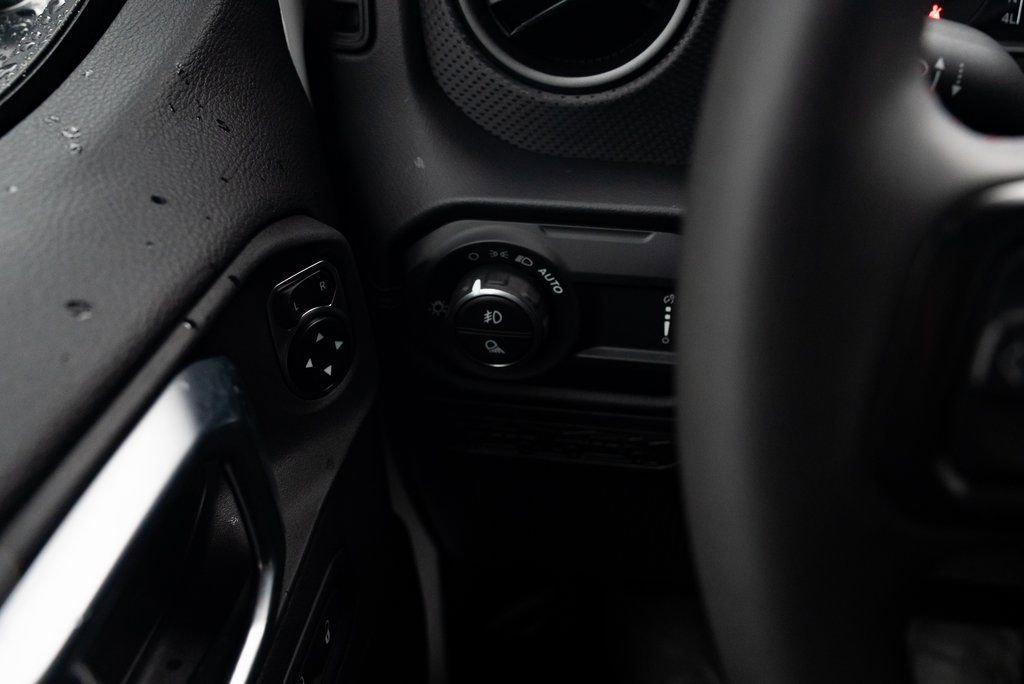 Used 2024 Jeep Gladiator Rubicon w/ Convenience Group image 13