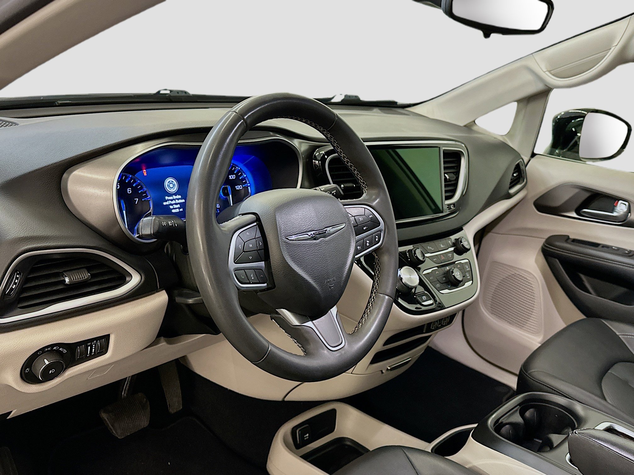 Used 2024 Chrysler Pacifica Touring-L FWD image 18