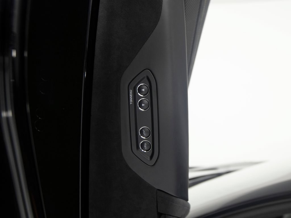 Used 2026 McLaren 750S Spider RWD image 12