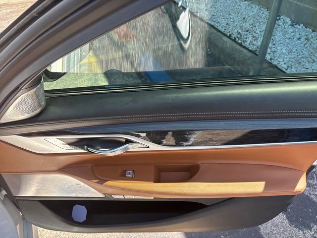Used 2018 BMW 750i RWD image 64