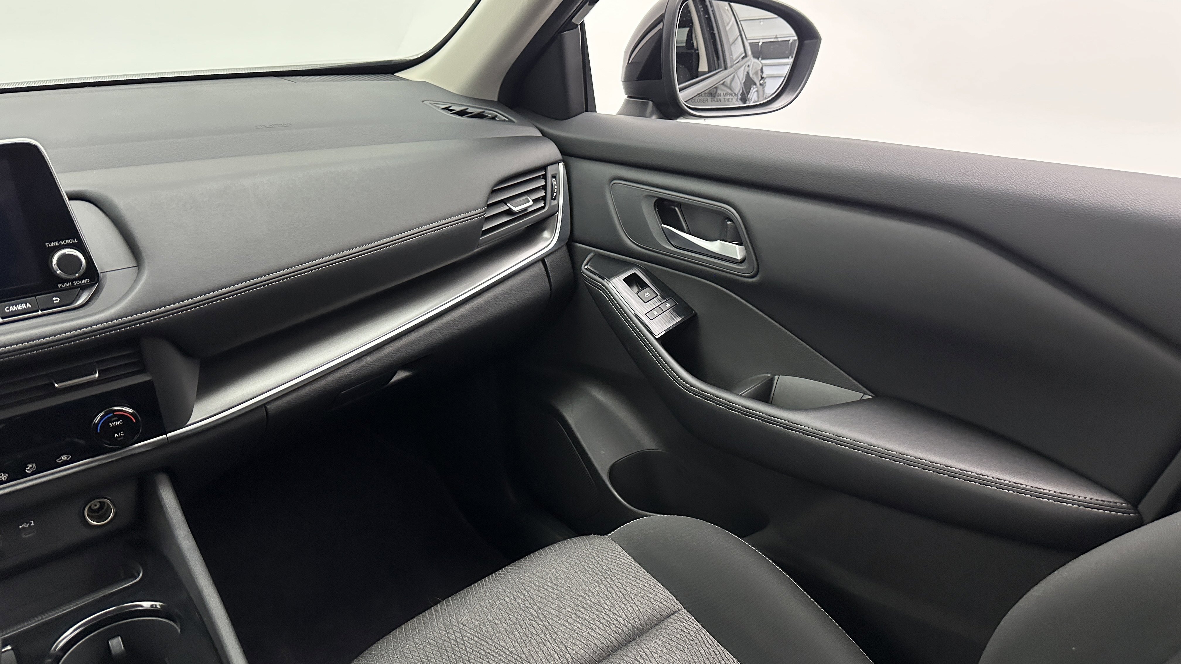 Used 2025 Nissan Rogue SV image 21