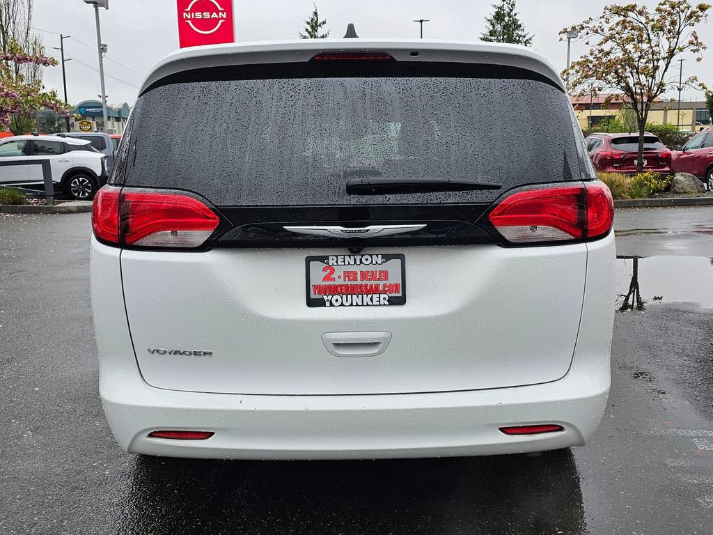 Used 2024 Chrysler Voyager LX FWD image 6
