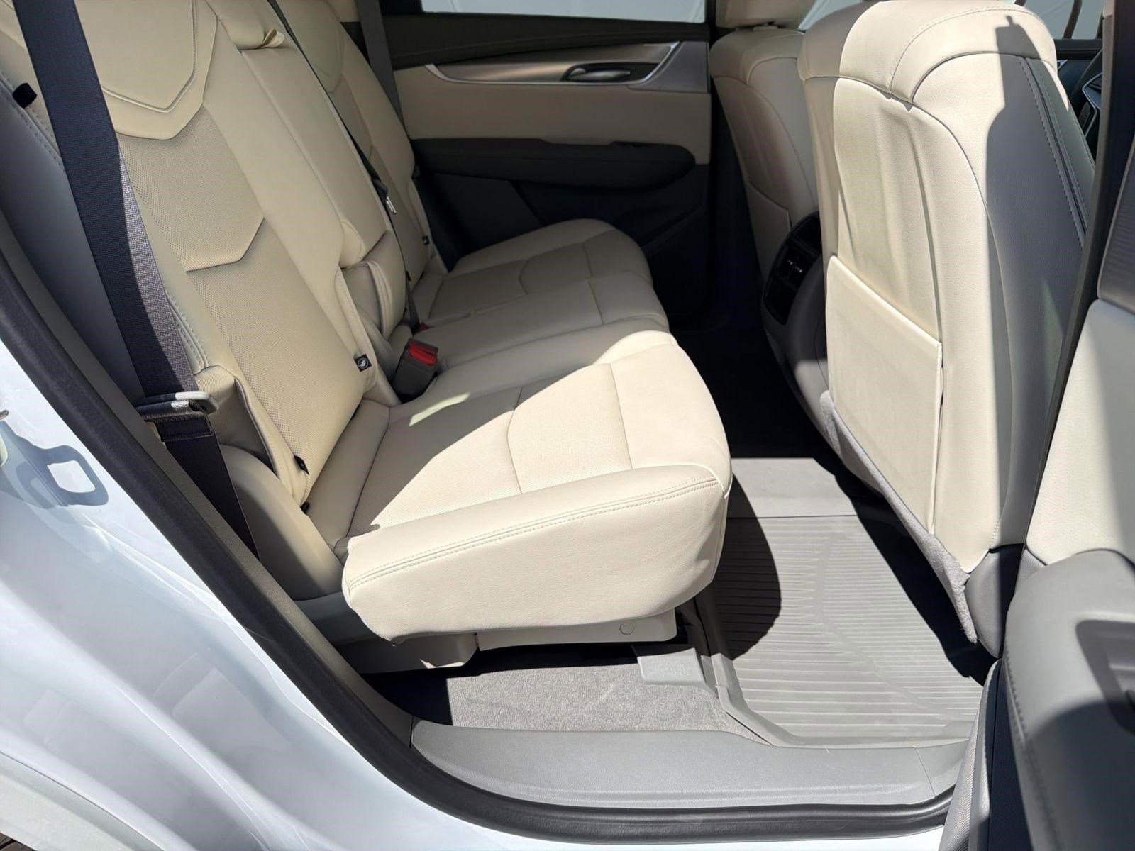 New 2026 Cadillac XT5 Premium Luxury w/ LPO, Floor Liner Package AWD/4WD image 29