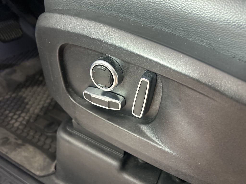 Used 2023 Land Rover Defender 130 SE image 19