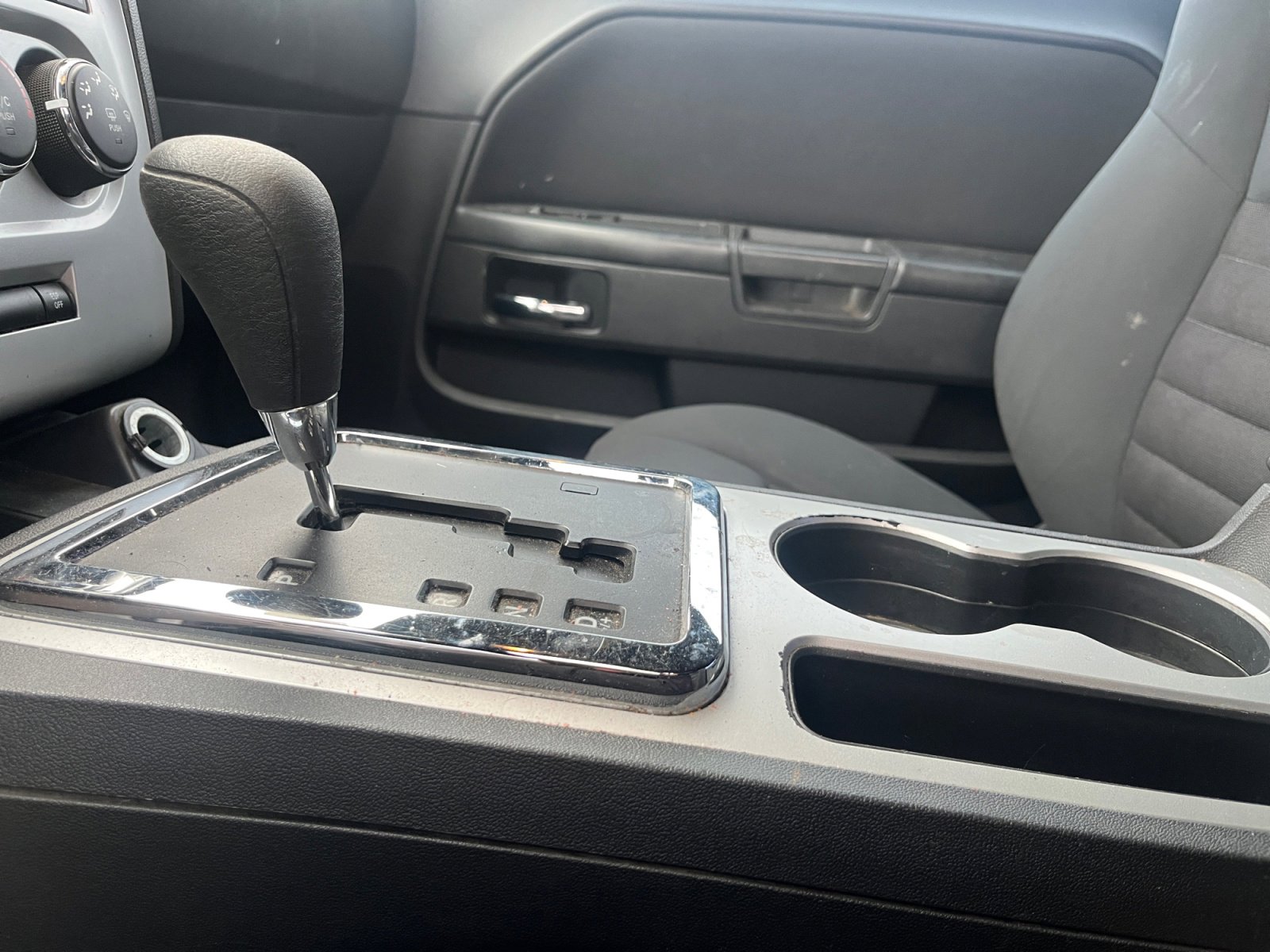 Used 2010 Dodge Challenger SE image 31