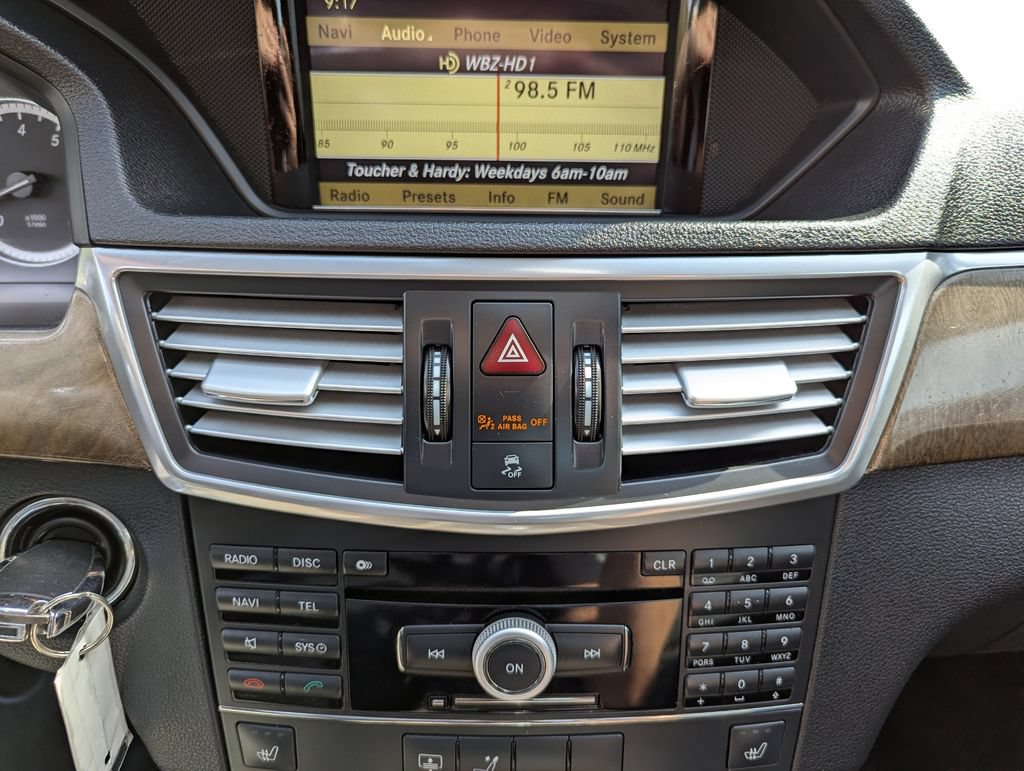 Used 2010 Mercedes-Benz E 350 4MATIC Sedan image 23