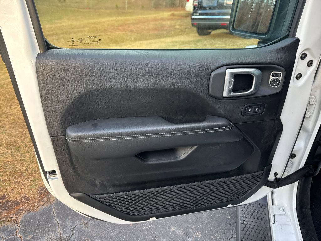 Used 2020 Jeep Wrangler Unlimited Sahara image 12