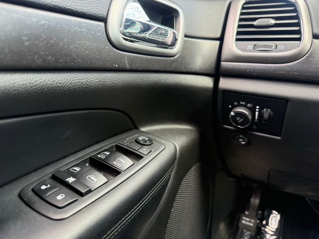 Used 2018 Jeep Grand Cherokee Altitude image 9