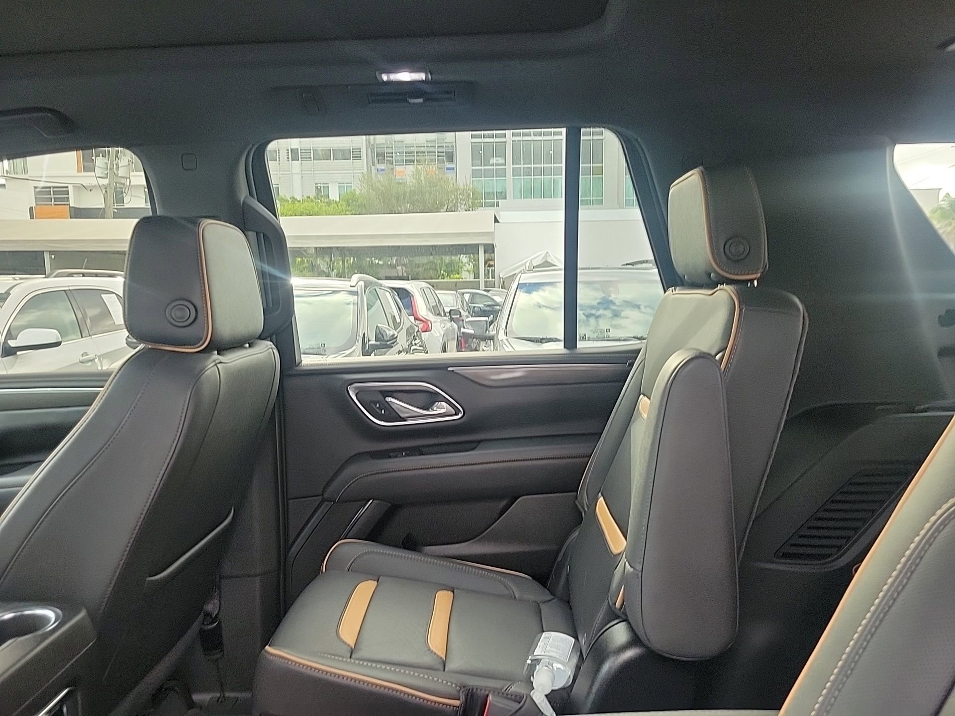 Used 2024 GMC Yukon AT4 w/ Technology Package image 4