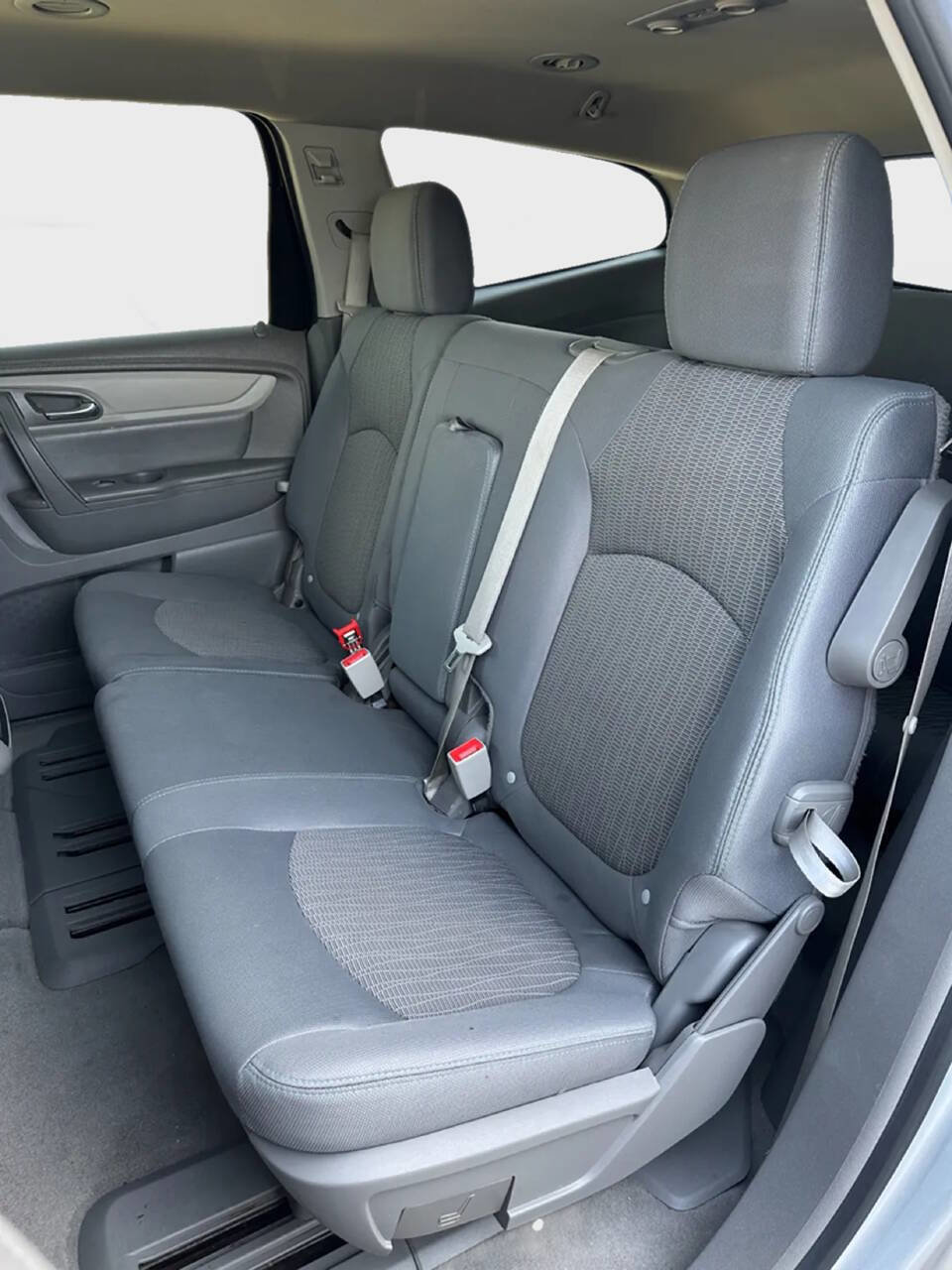 Used 2015 Chevrolet Traverse LS image 16