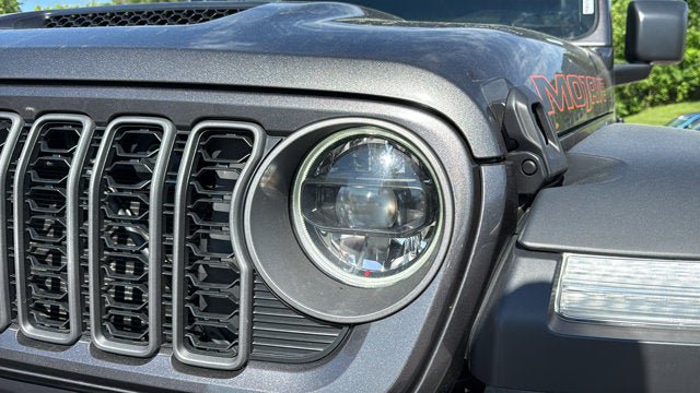 Used 2026 Jeep Gladiator Mojave w/ Safety Group AWD/4WD image 9