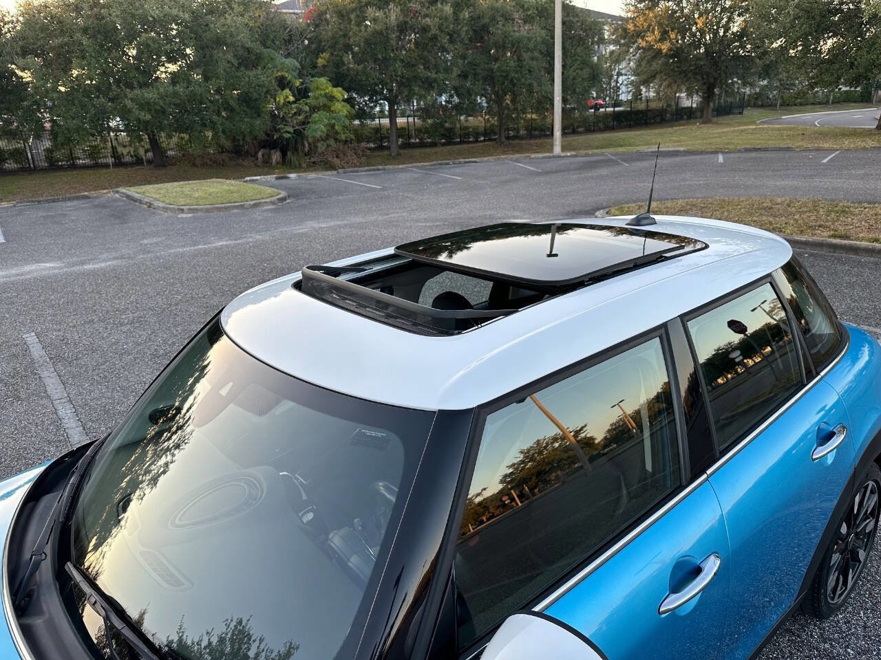 Used 2019 MINI Cooper S w/ Premium Package image 9