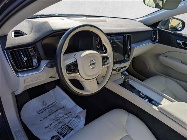Used 2020 Volvo S60 T5 Momentum image 9