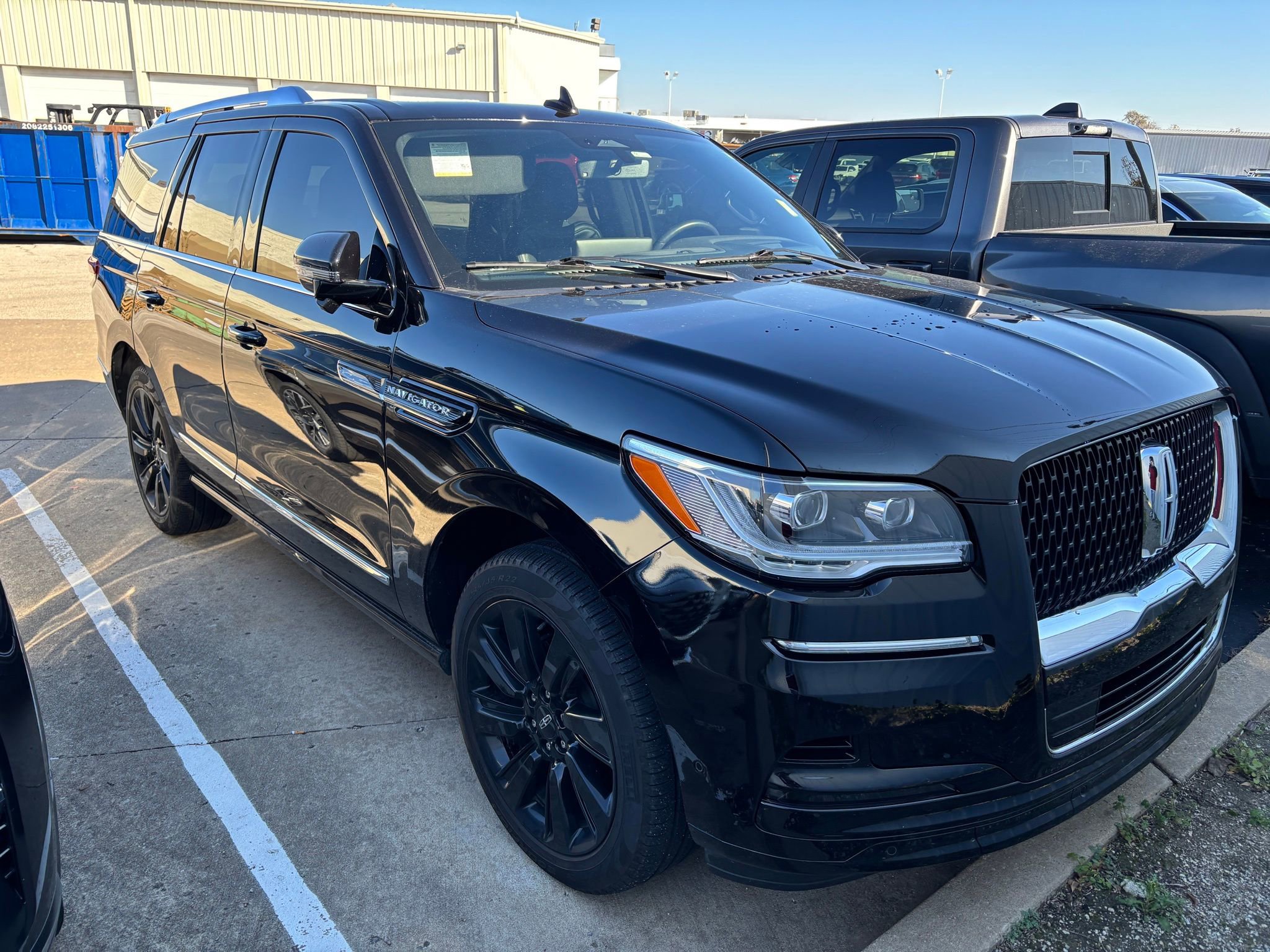 Certified 2022 Lincoln Navigator Reserve w/ Monochromatic Package image 4
