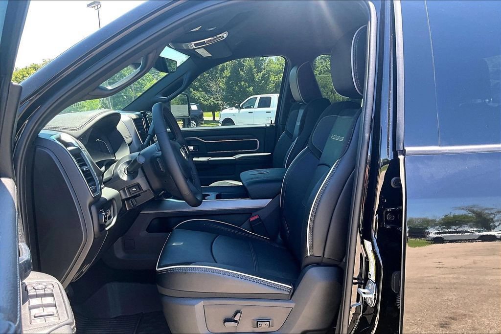 New 2026 RAM 3500 Laramie AWD/4WD image 9