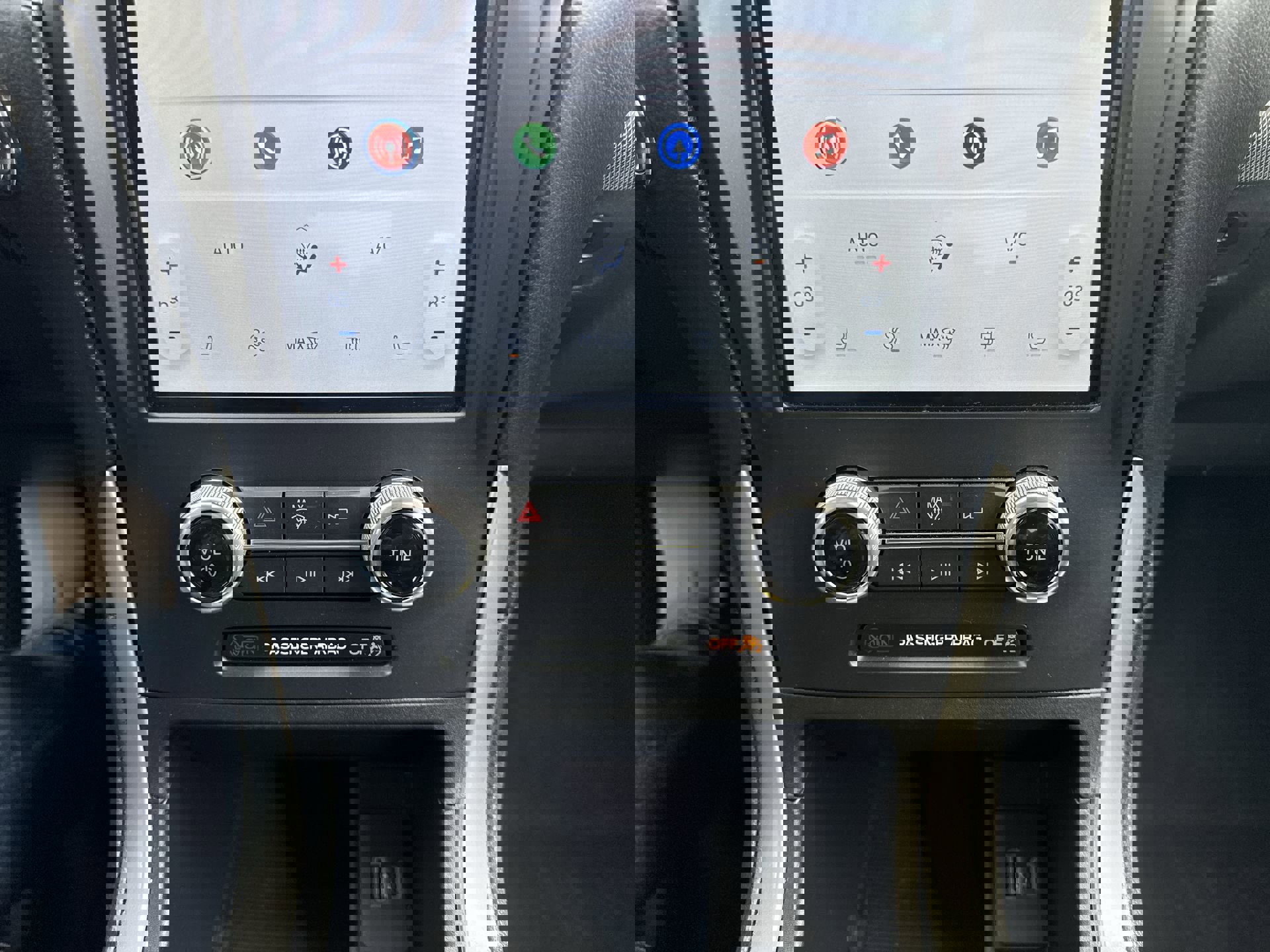 Used 2021 Ford Edge SEL w/ Cargo Accessory Package AWD/4WD image 18