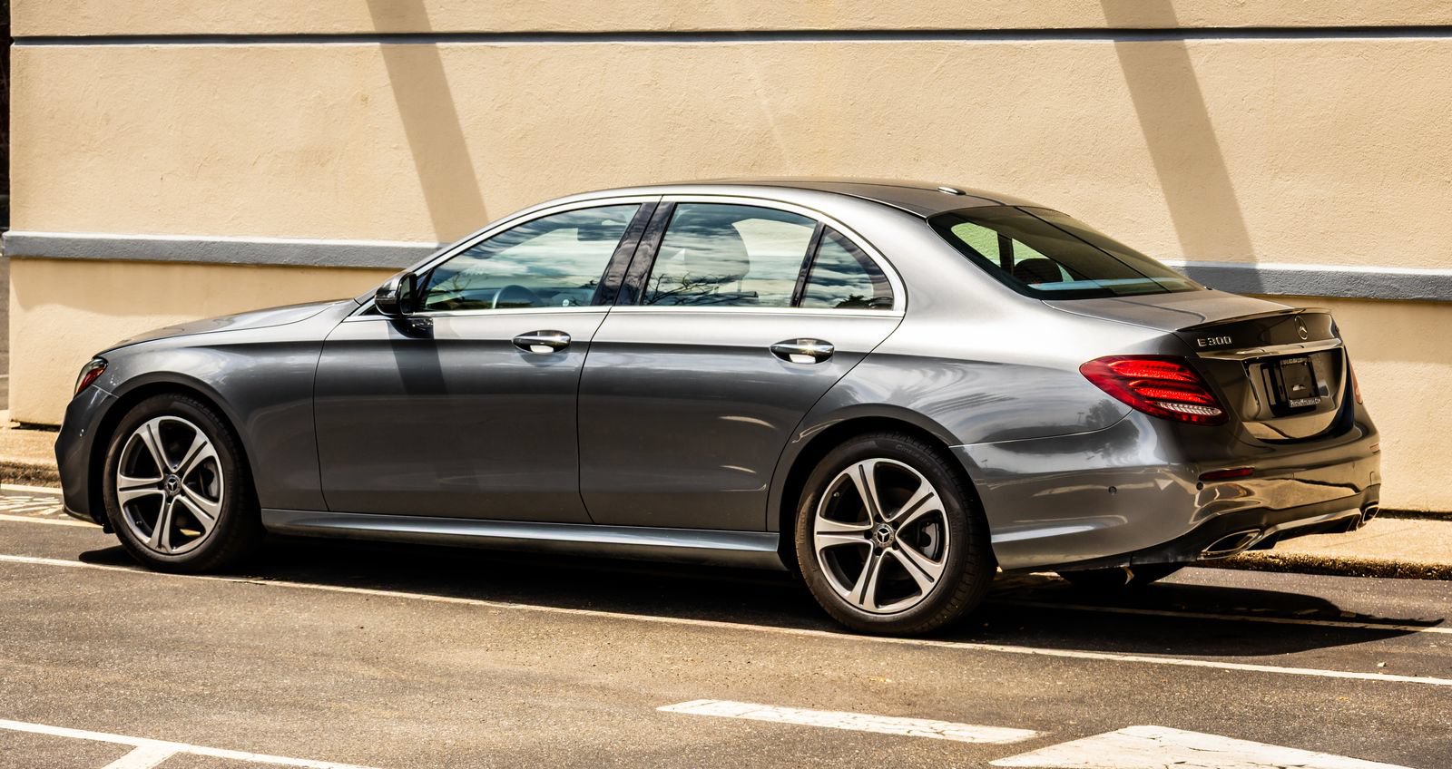 Used 2018 Mercedes-Benz E 300 4MATIC image 5