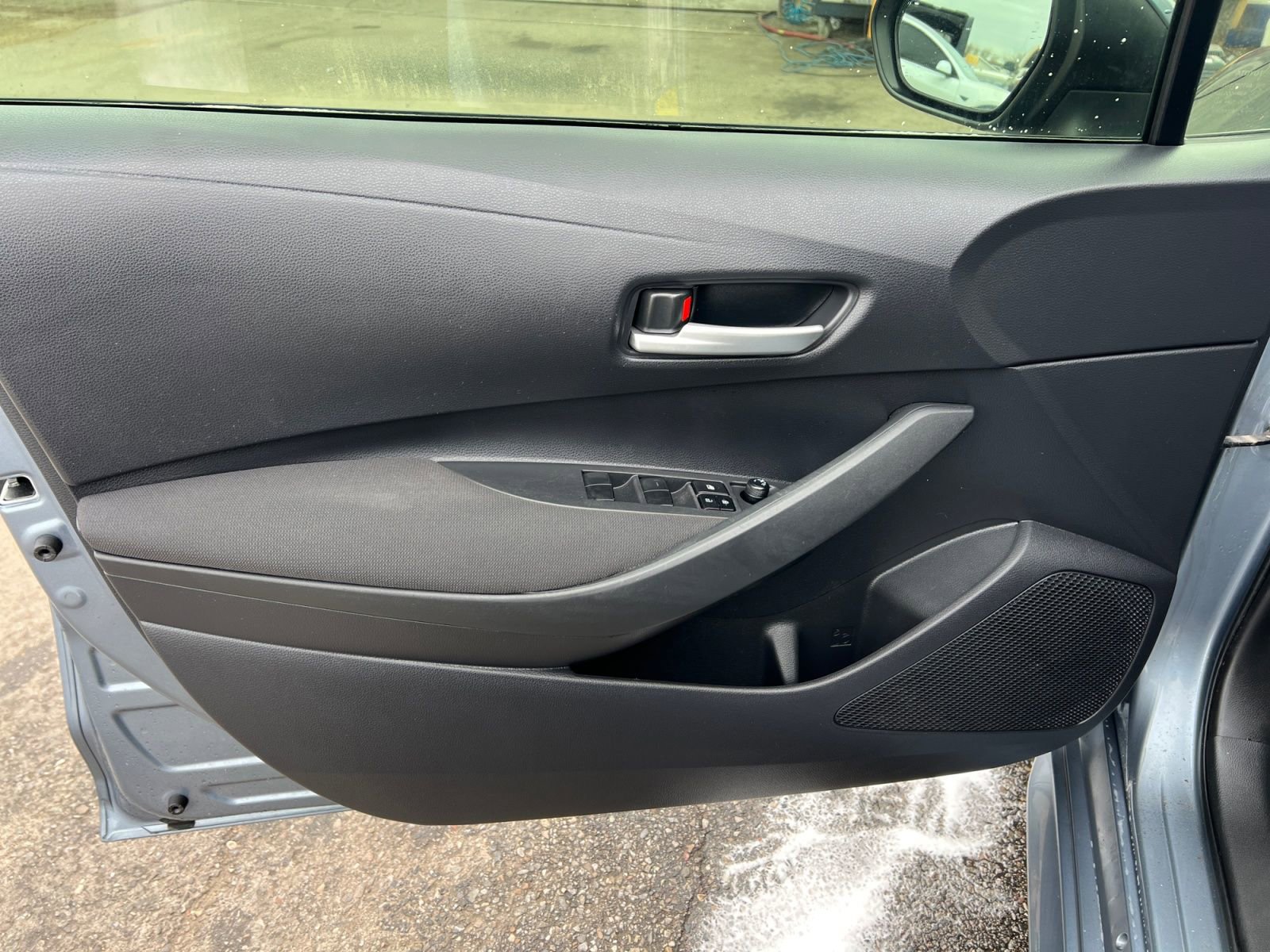 Used 2020 Toyota Corolla LE image 19