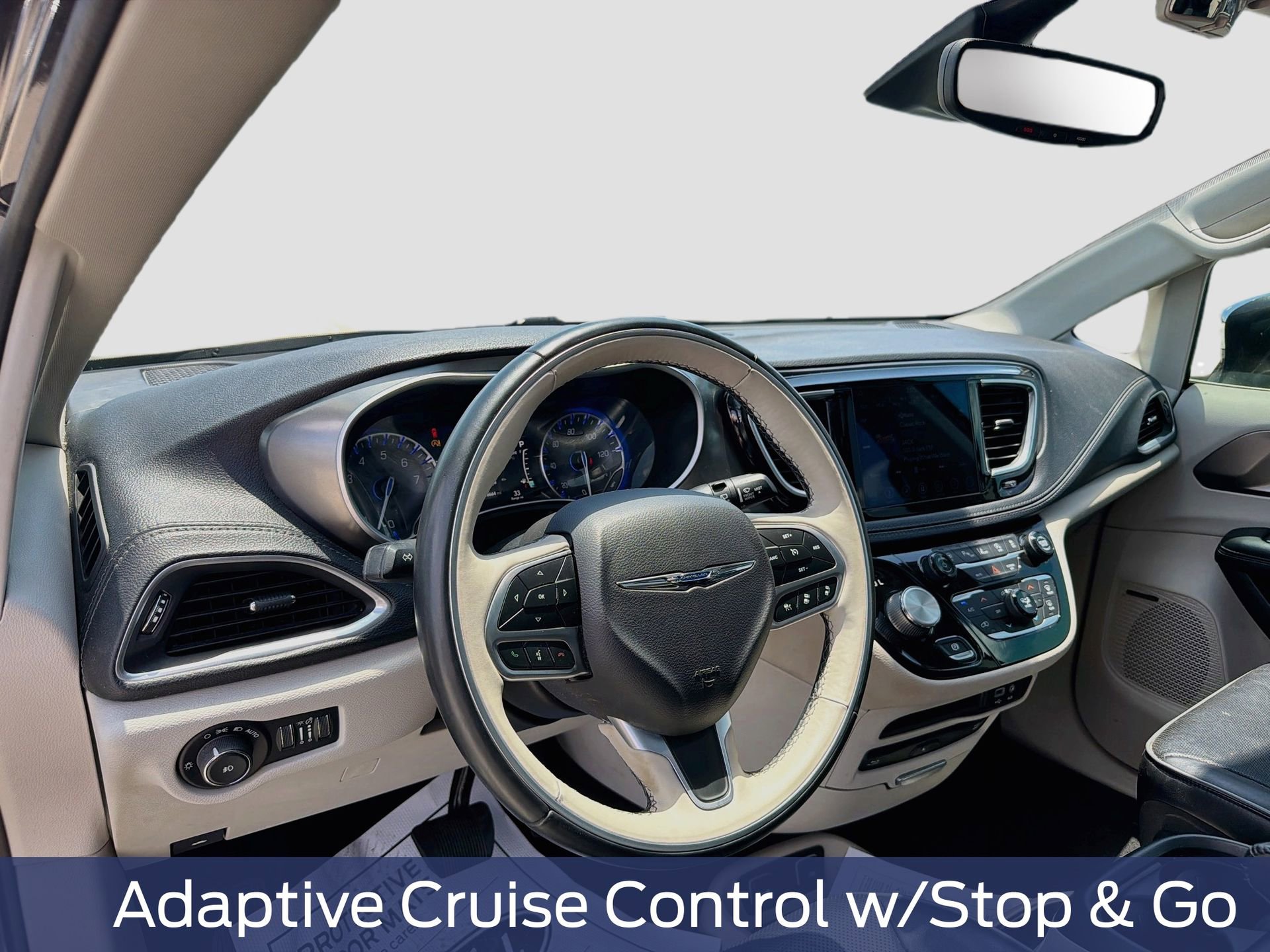 Used 2018 Chrysler Pacifica Limited w/ Tire & Wheel Group FWD image 16