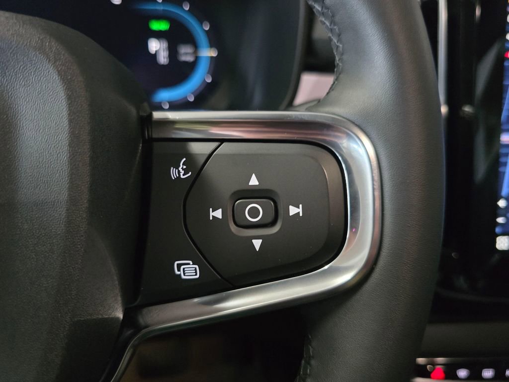 Certified 2023 Volvo C40 P8 Recharge Ultimate w/ Protection Package Premier AWD/4WD image 34