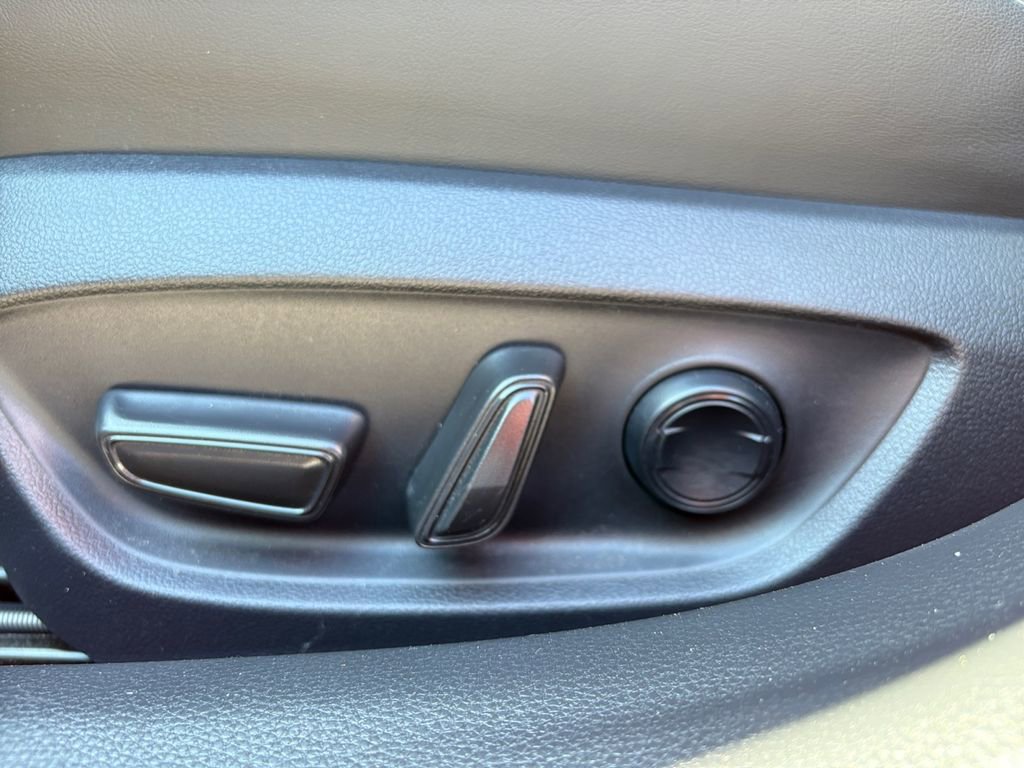 Used 2025 Toyota Prius XLE image 14