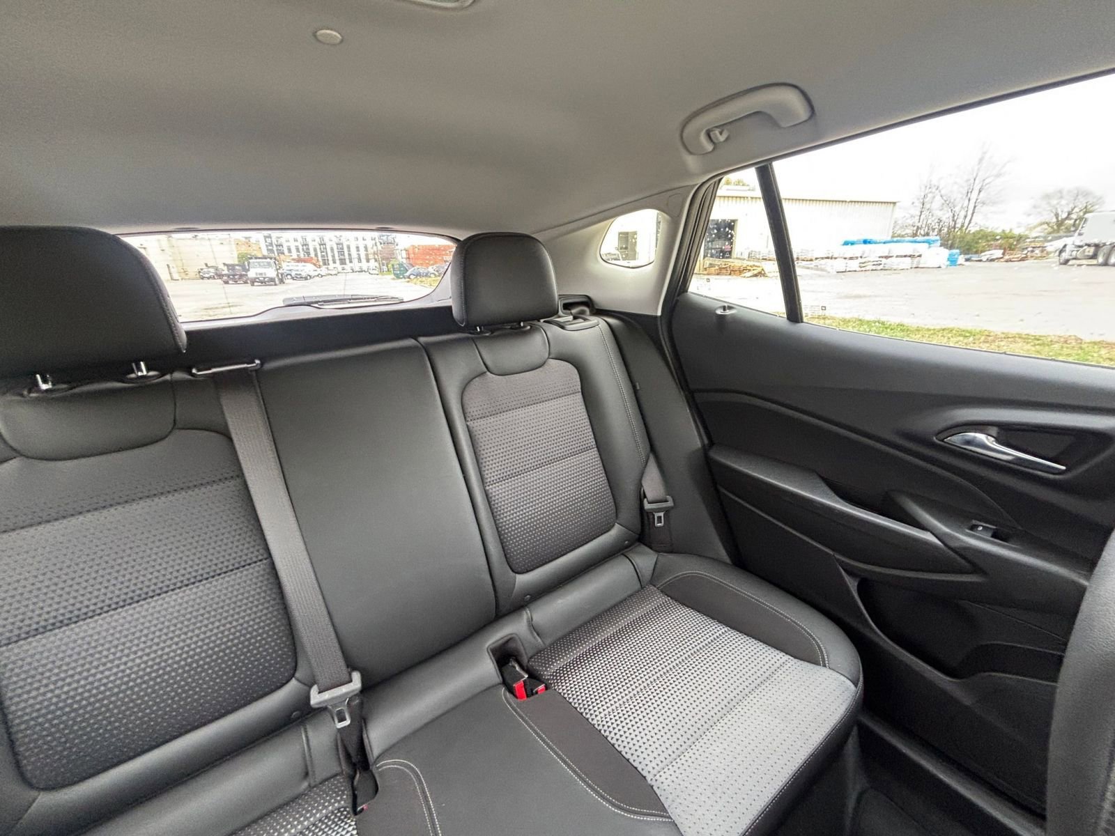 Used 2025 Chevrolet Trax LT w/ LT Convenience Package image 38