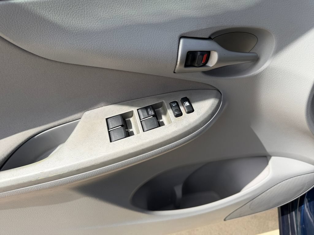 Used 2013 Toyota Corolla LE FWD image 11