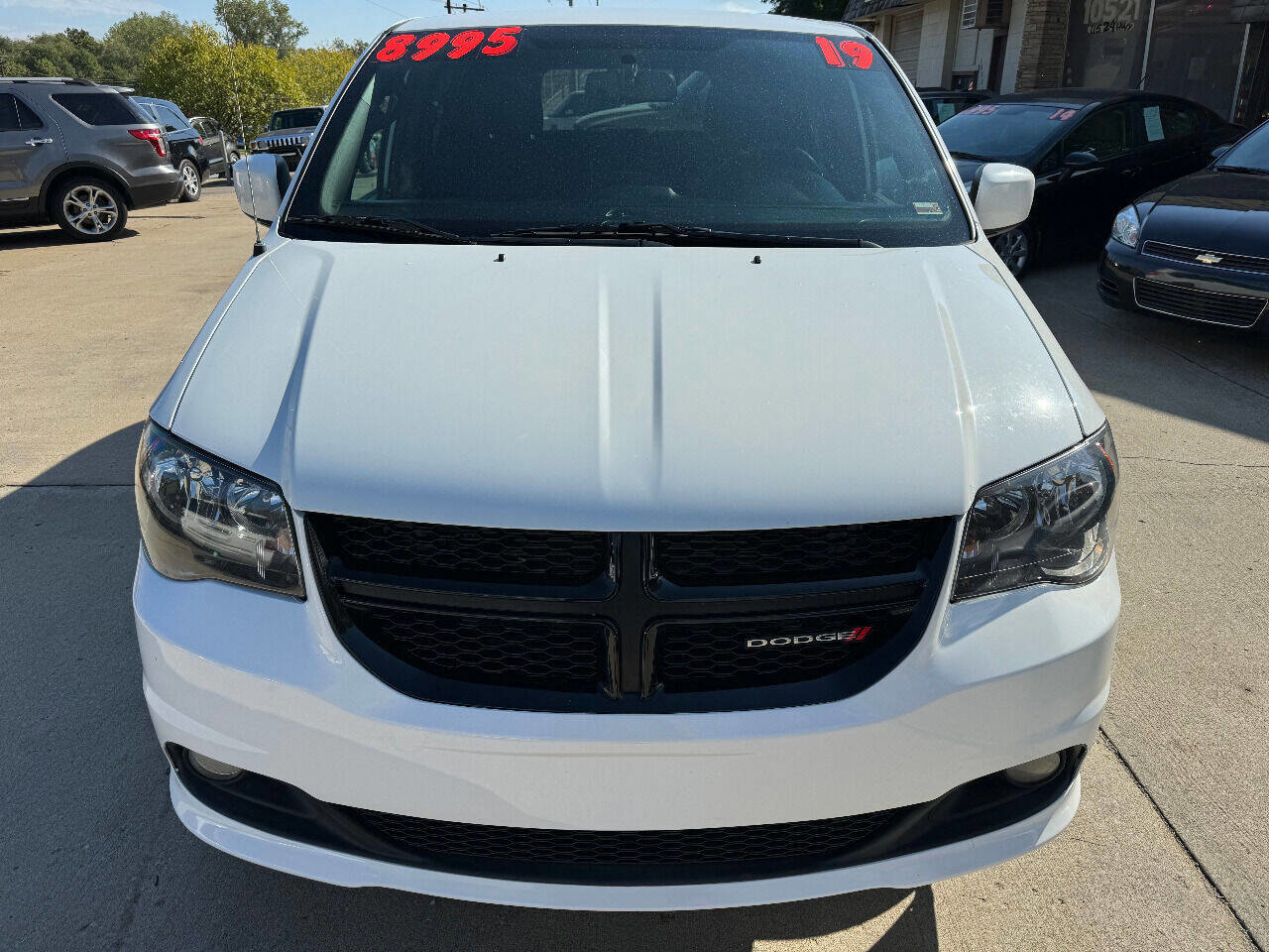 Used 2019 Dodge Grand Caravan SE image 2