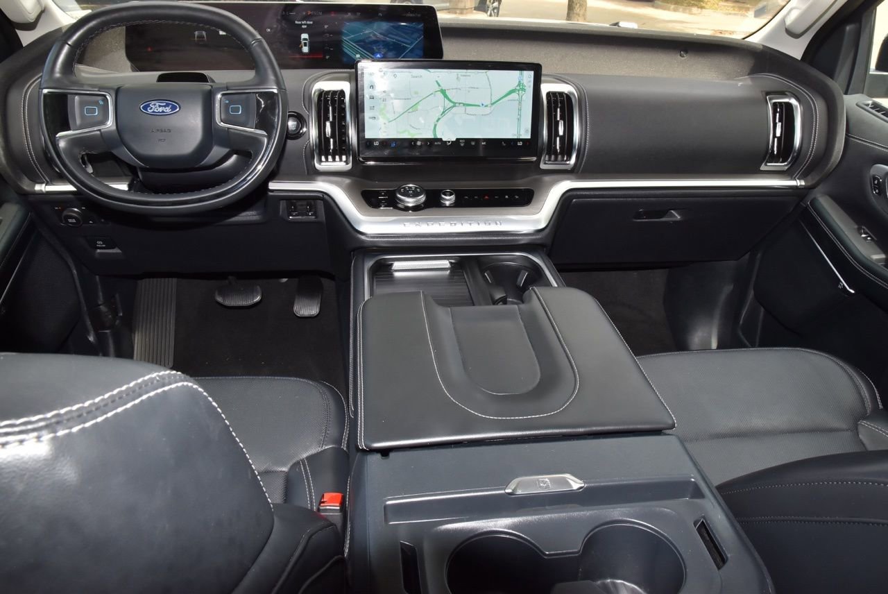 Certified 2025 Ford Expedition Platinum image 17