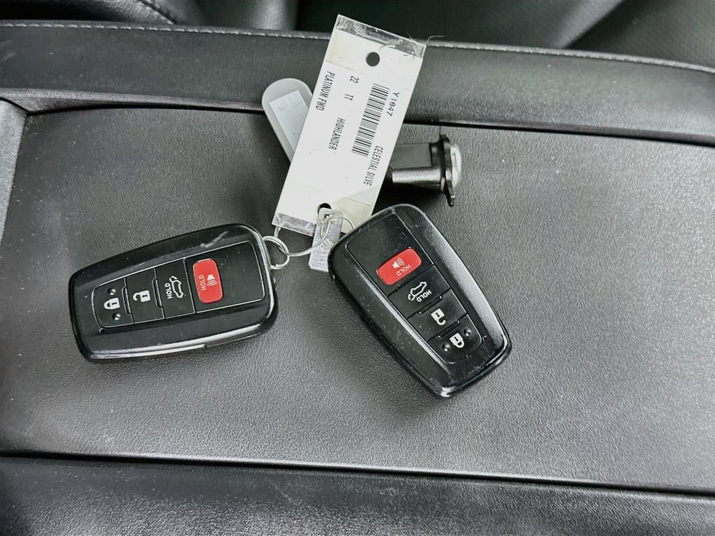 Used 2022 Toyota Highlander Platinum FWD image 36