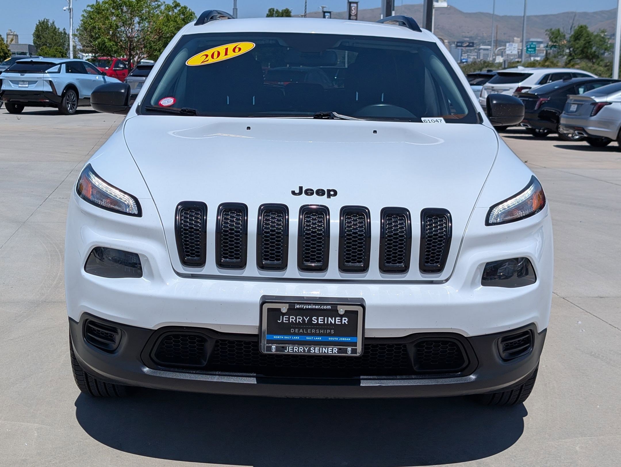 Used 2016 Jeep Cherokee Sport w/ Cold Weather Group AWD/4WD image 8