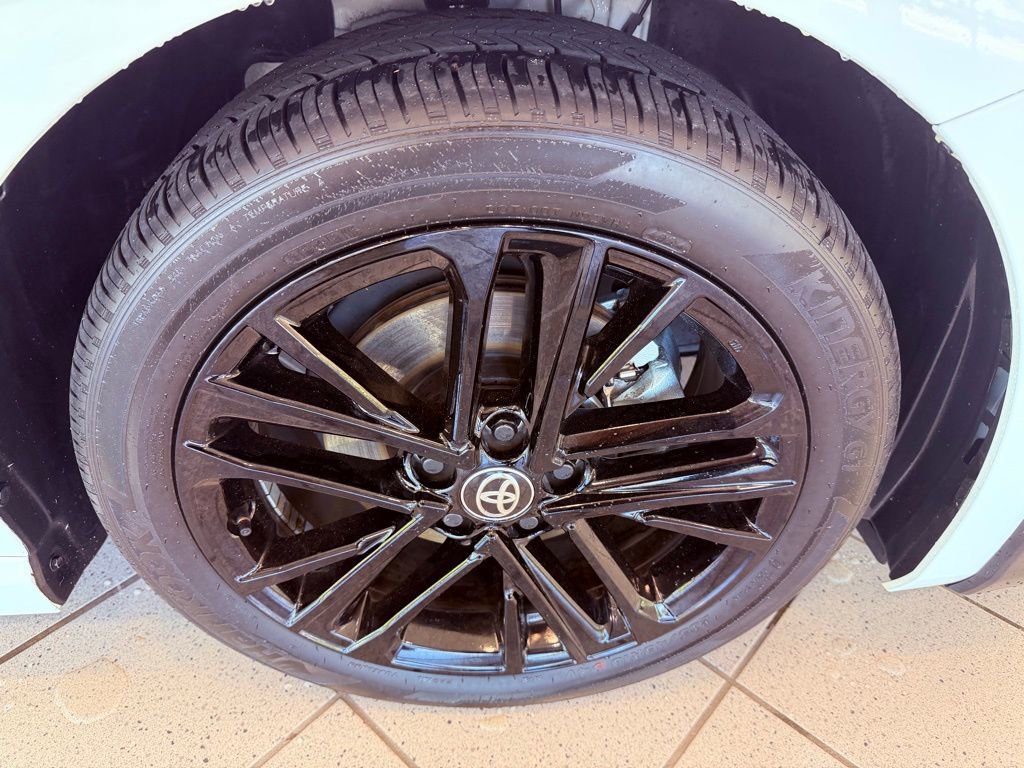 Used 2025 Toyota Camry SE w/ Convenience Package FWD image 14