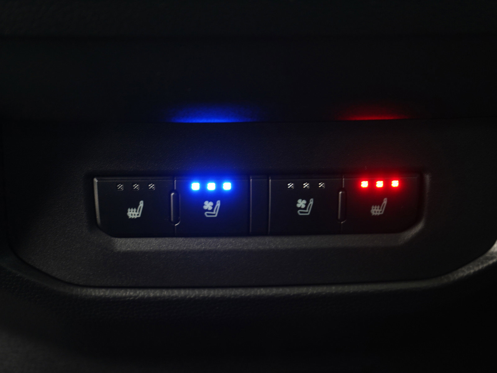 Used 2025 Toyota Tundra Platinum image 22