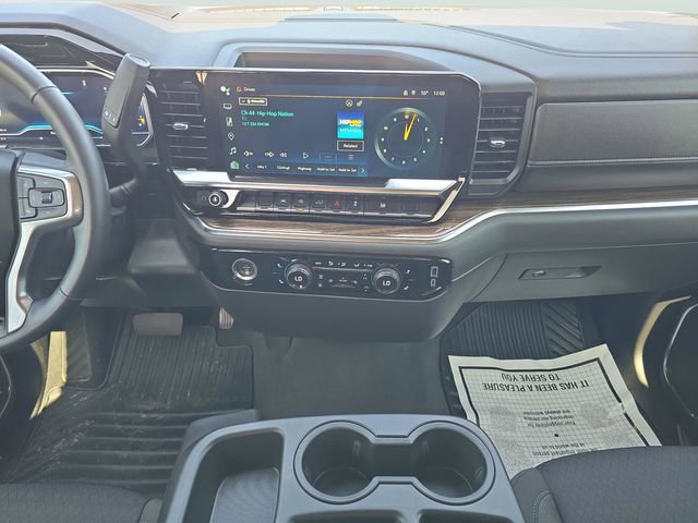 Used 2024 Chevrolet Silverado 1500 LT AWD/4WD image 10