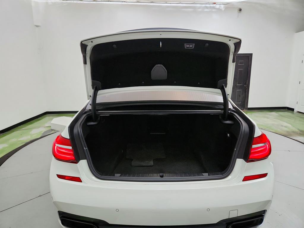 Used 2017 BMW 750i xDrive AWD/4WD image 31