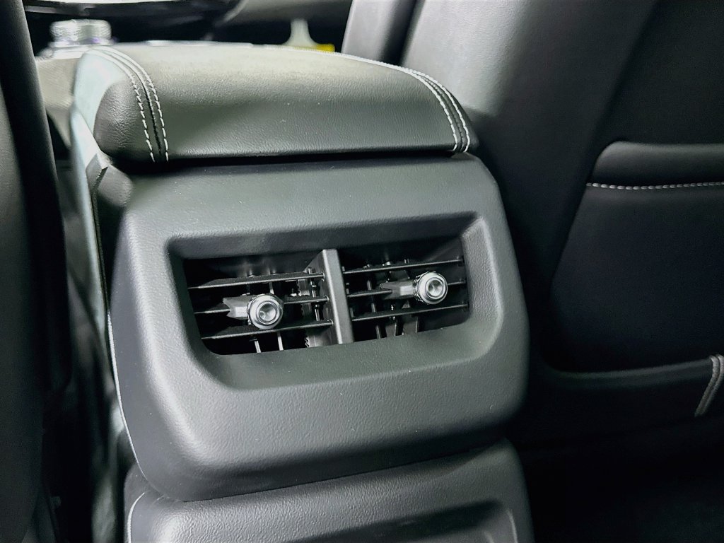 New 2027 Cadillac Optiq Luxury w/ LPO, Floor Liner Package AWD/4WD image 33