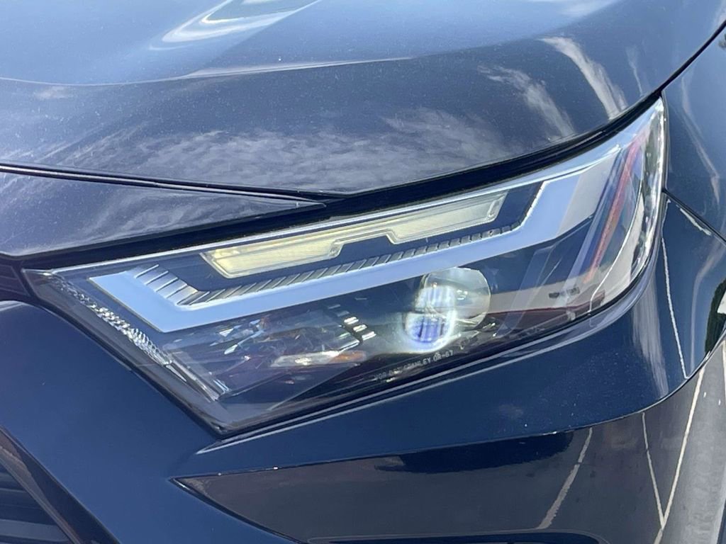 Used 2022 Toyota RAV4 XLE Premium FWD image 9