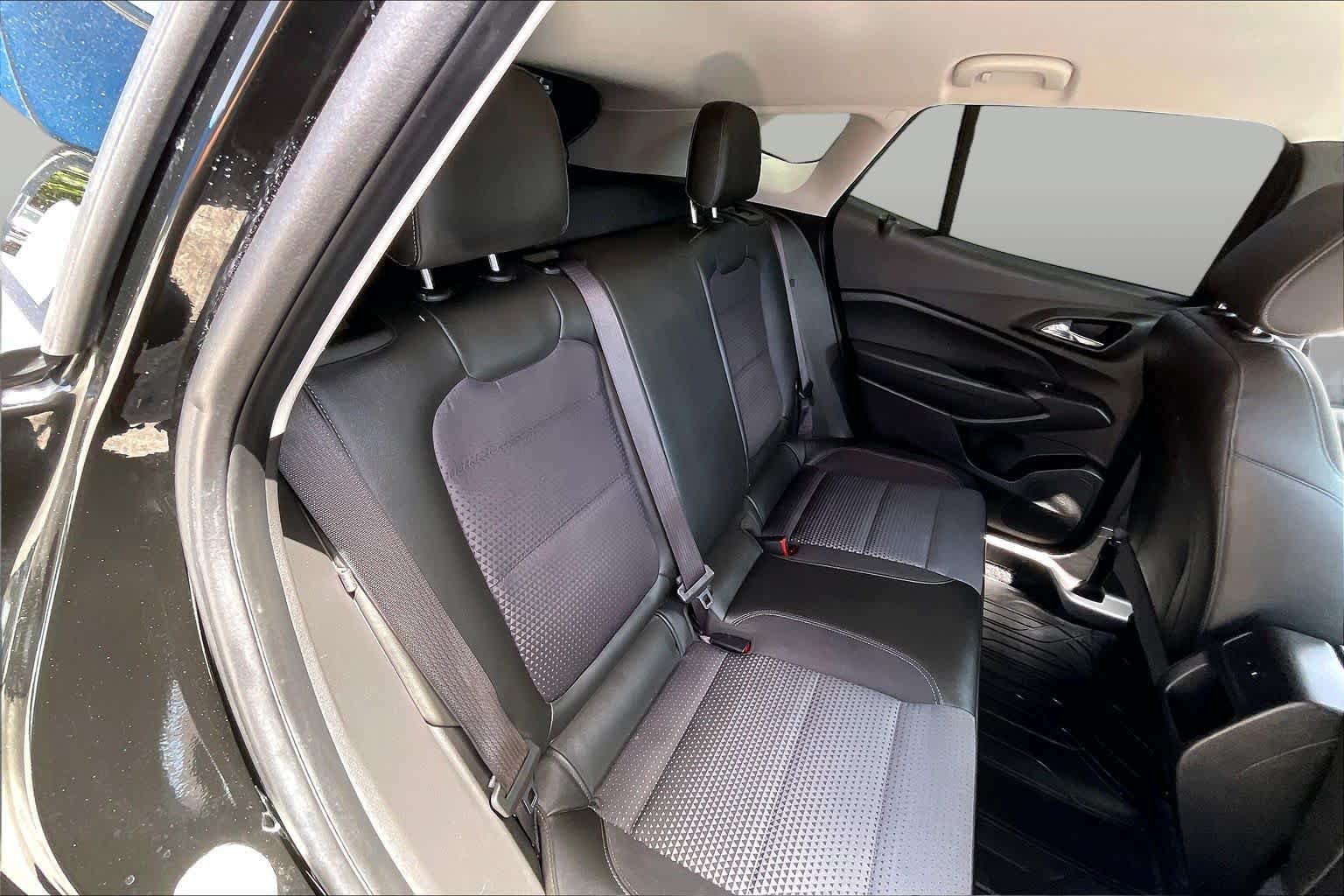 Used 2024 Chevrolet Trax LT w/ LT Convenience Package FWD image 19