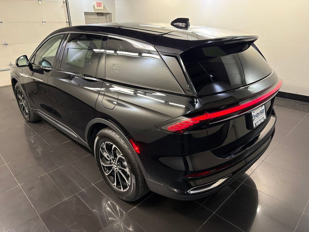 Used 2026 Lincoln Nautilus Premier AWD/4WD image 4